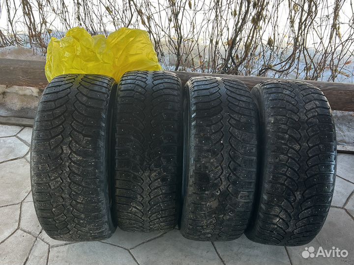 Bridgestone Blizzak Spike-01 255/55 R18