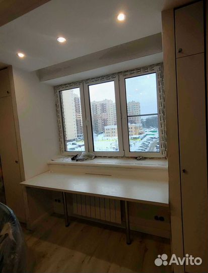 Рабочая зона в углу у окна