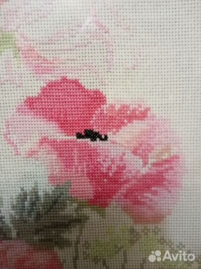Вышитая крестом картина Маки