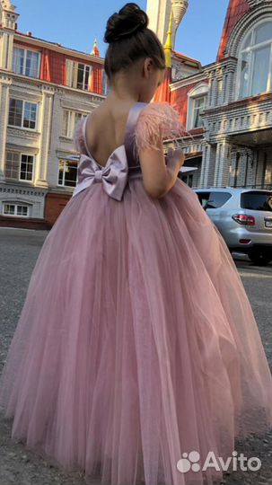 Нарядное платье На выпускной в детский сад