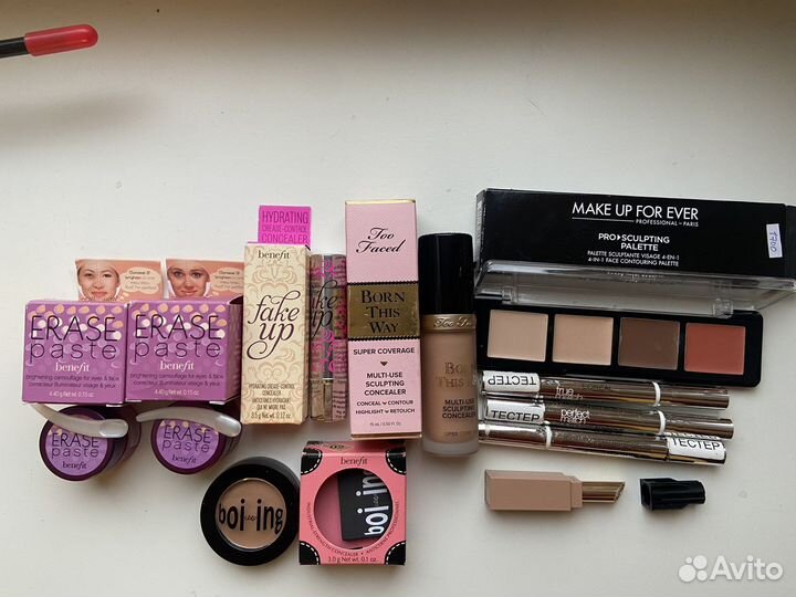 Косметика: тональные крема, пудра, румяна chanel