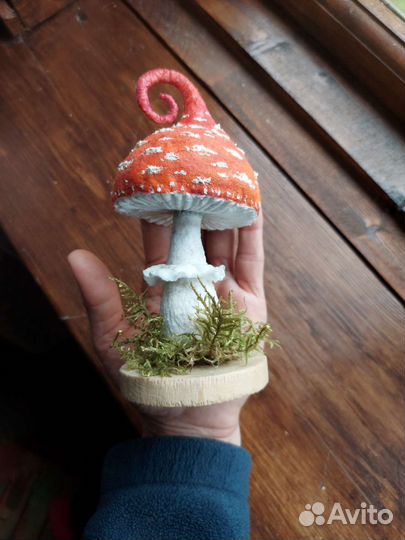 Мухомор на подставке