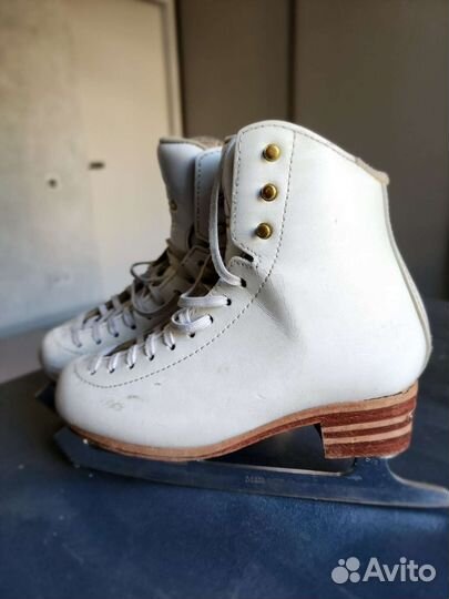 Профессиональные коньки Jackson