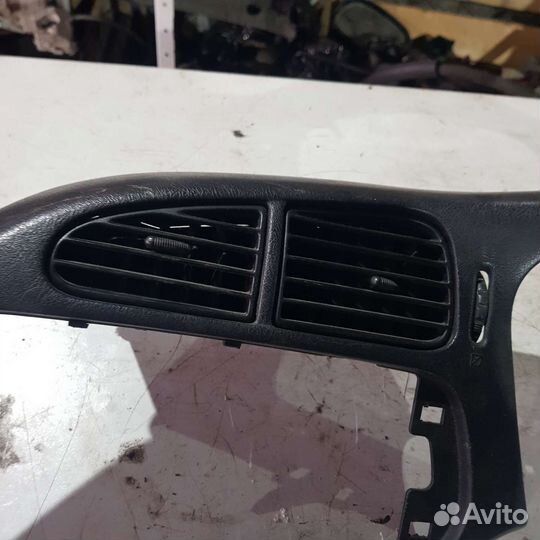 Центральная накладка mitsubishi lancer 7