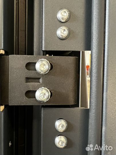 Входная квартирная дверь со скрытыми петлями