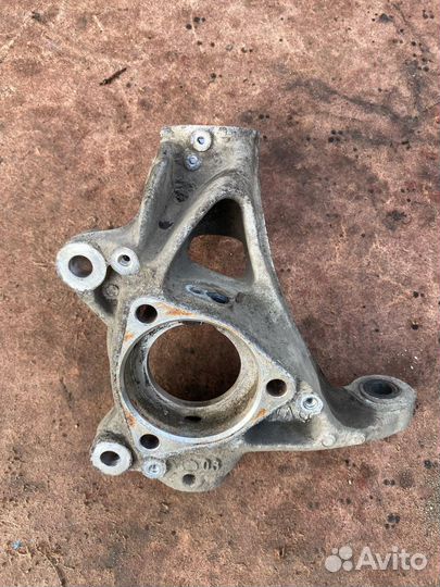 Кулак поворотный передний левый Skoda Octavia A7