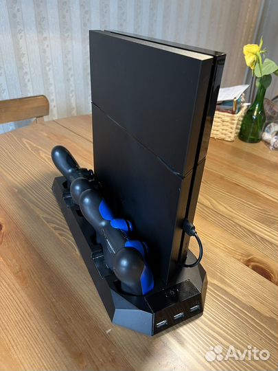 Приставка Playstation 4