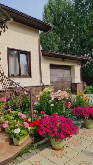 Коттедж 208 м² на участке 12 сот.