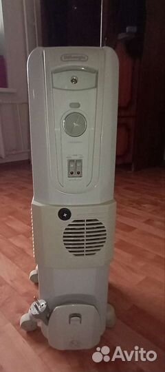 Масляный обогреватель Delonghi GS 770720 V