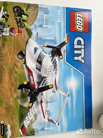 Lego city самолет скорой помощи