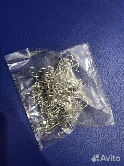 Крючки для елочных украшений