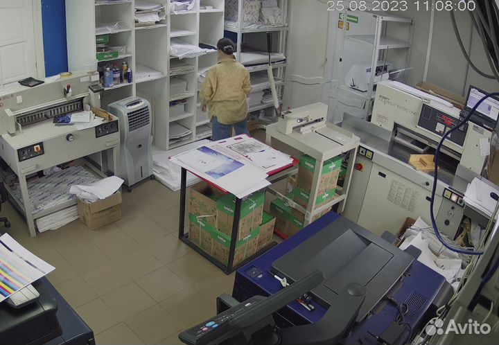 Резчик бумаги и картона в типографию