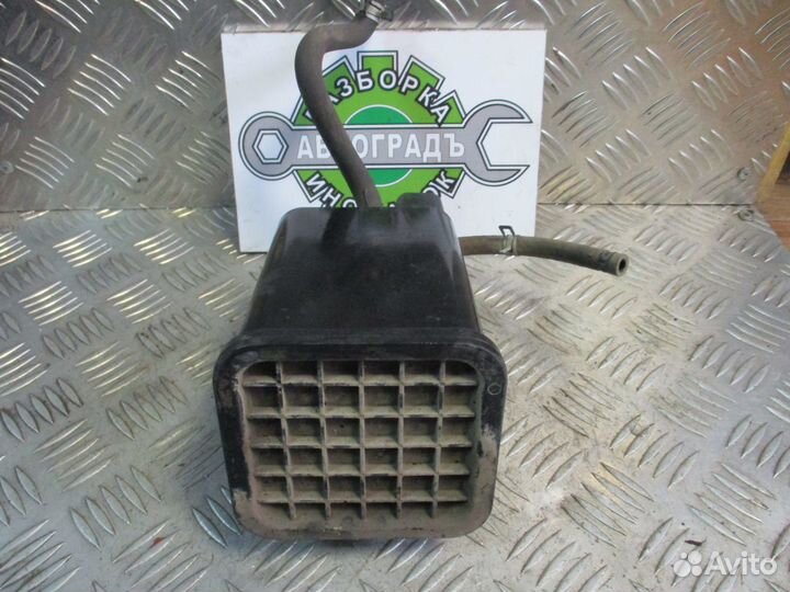 Фильтр угольный Toyota Yaris 2004г рест