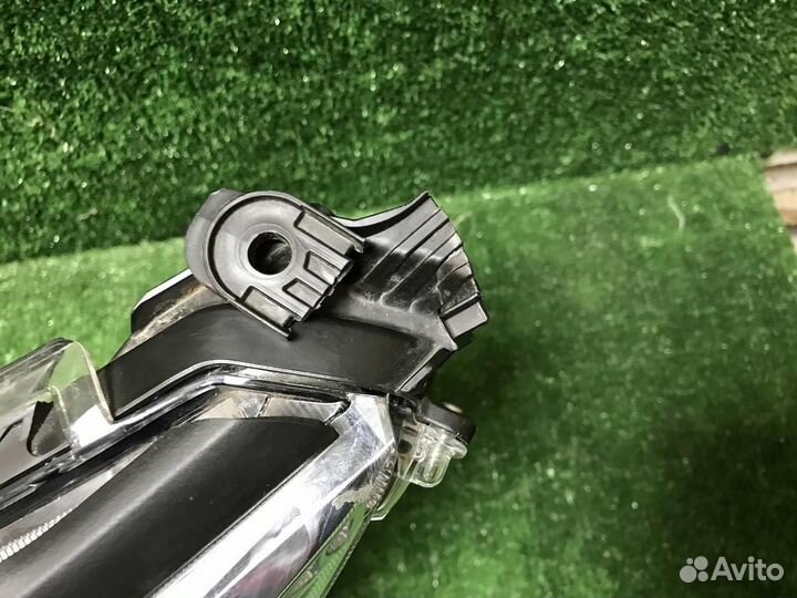 Фара левая Toyota RAV4