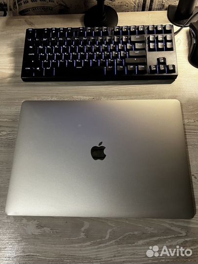 Macbook Pro 15 2018 (i7/16/250)