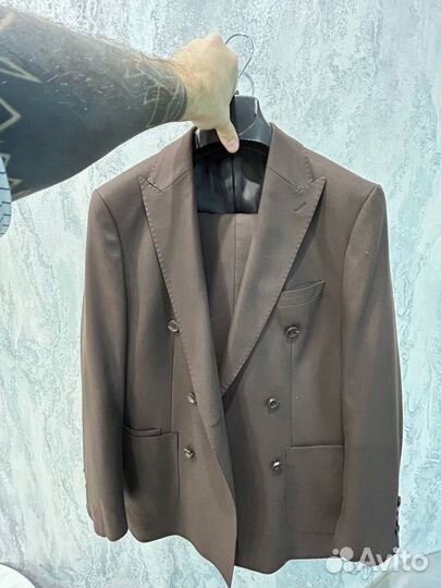 Костюм двубортный мужской