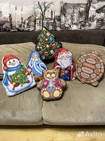 Вышитые подушки