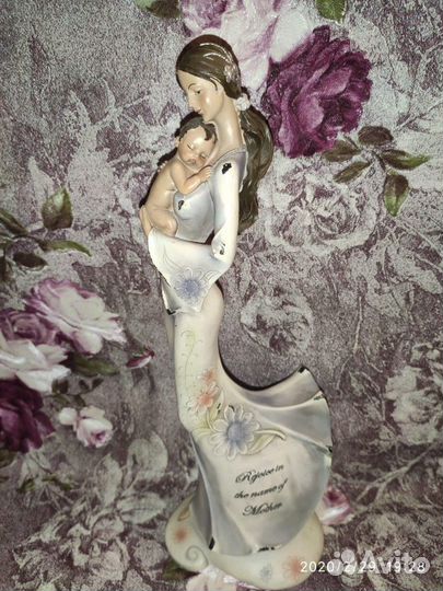 Статуэтка девушка с младенцем