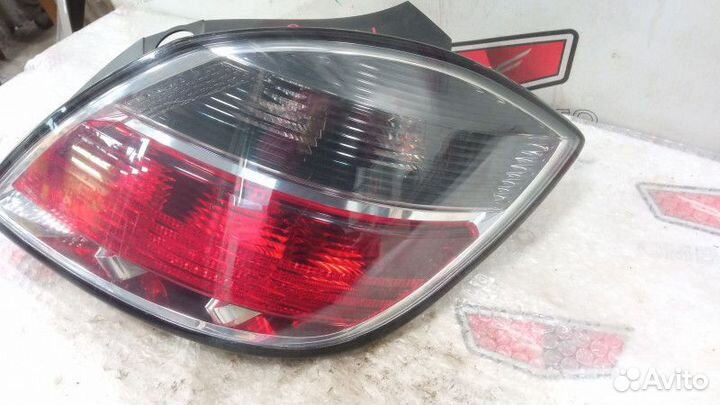 Фонарь задний правый Опель Астра H