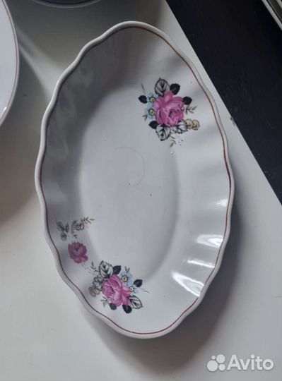 Набор тарелок, соусница и селедочница