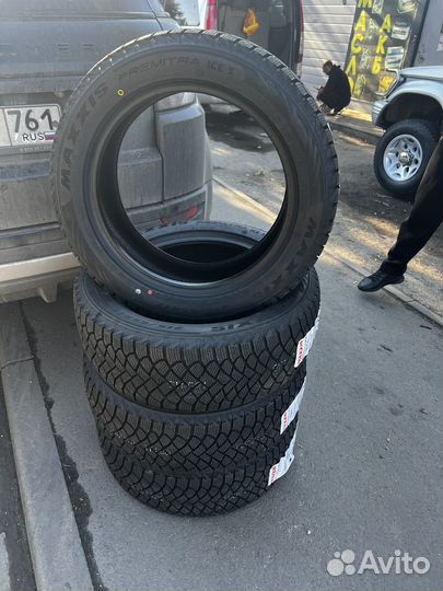 Maxxis Premitra Ice 5 SUV / SP5 215/55 R17