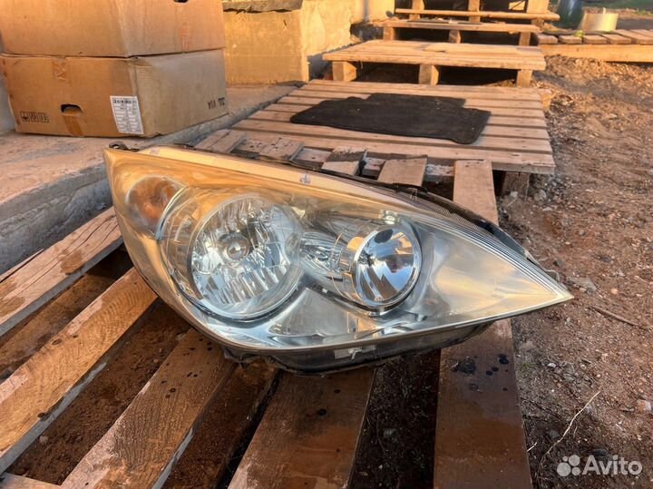Фара правая на Honda stepwgn rg2