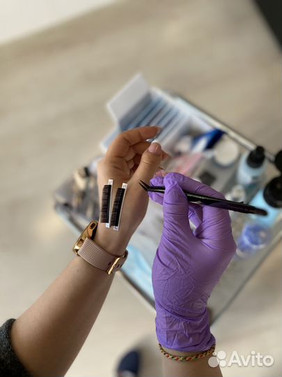 Мастер по наращиванию ресниц