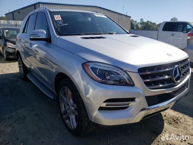 Блок управления двигателем на Mercedes Benz ML166