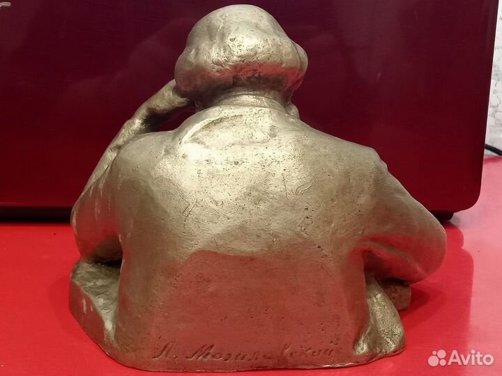 Статуэтка и бюст