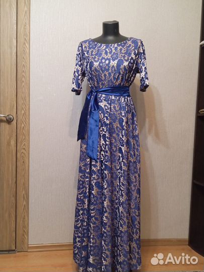 Нарядное женское платье