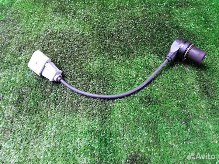 Датчик положения коленвала Volkswagen Passat (B6)