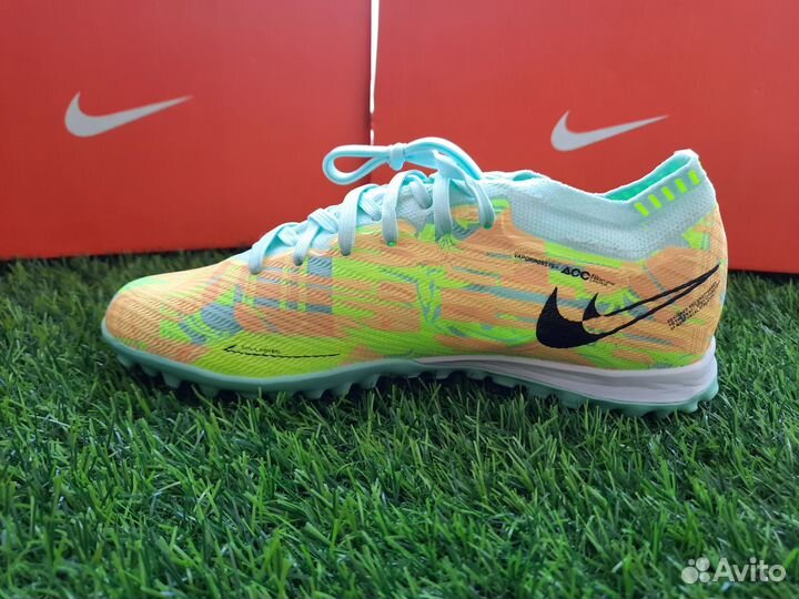 Бутсы сороконожки Nike