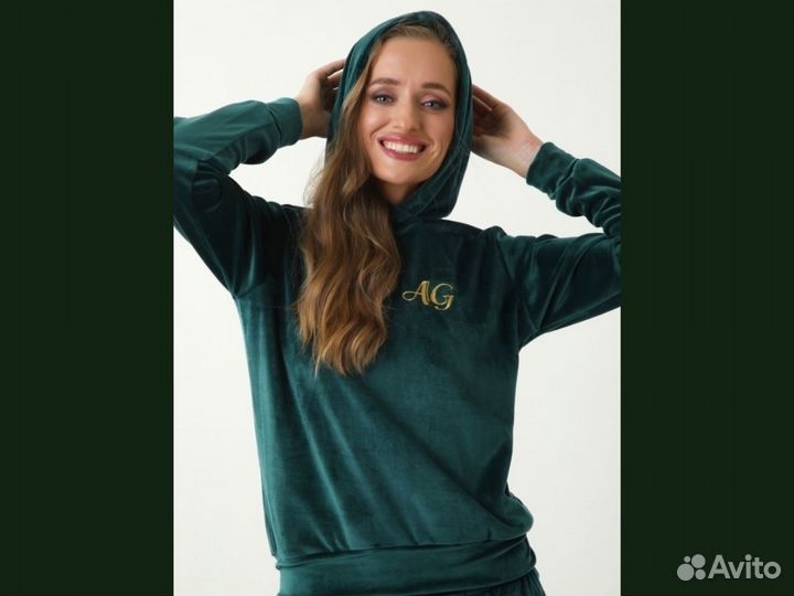 Велюровый спортивный костюм женский