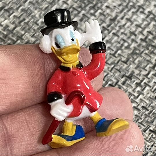 Игрушка Дональд Дак из шоколадного яйца