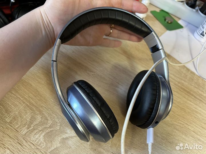 Бспроводные наушники JBL v33