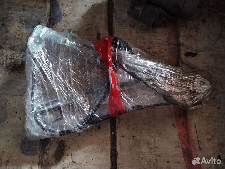 Передний правый стеклоподъемник 2110