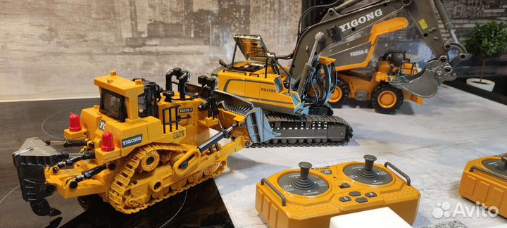 Экскаватор трактор бульдозер на пульте