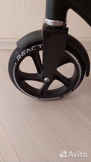 Самокат reaction 200