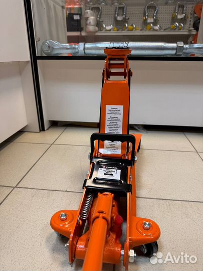 Домкрат гидравлический подкатной 2 т, с низким под