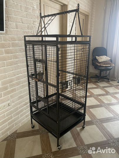 Клетка для крупных попугаев
