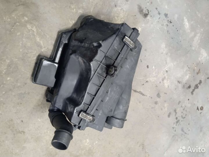 Корпус воздушного фильтра Вольво С40 В40