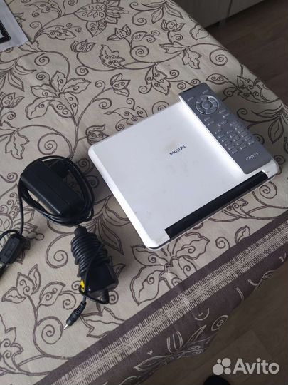 Портативный видеопроигрыватель- телевизор