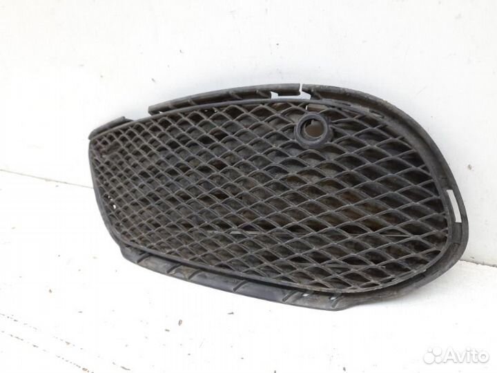 Решетка бампера передняя левая Mercedes-Benz