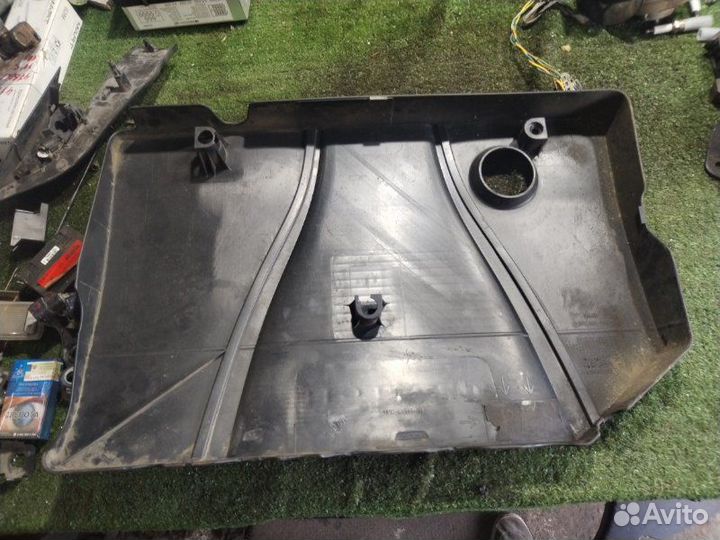 Декоративная крышка двигателя Ford Focus хетчбек 2