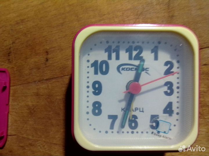 Будильник-Часы настольные (не рабочие) Бесплатно