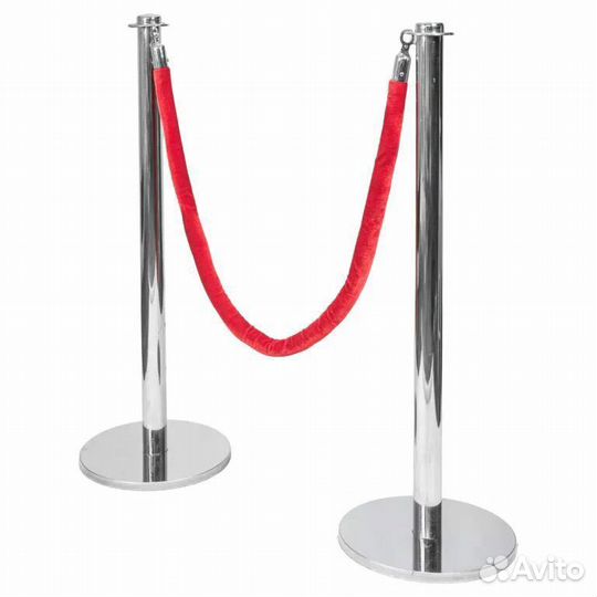 Красная дорожка и ограждения/стойки с канатами