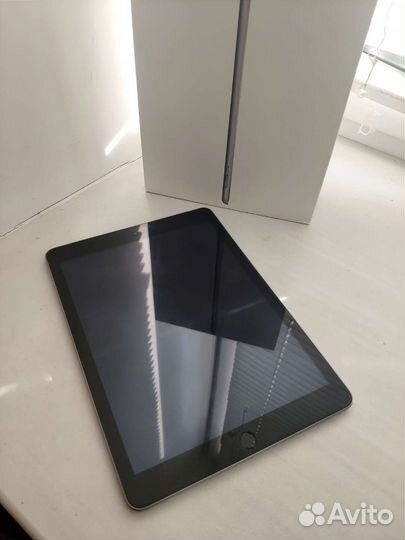 iPad 5 поколения 32Gb состояние нового, с чеком