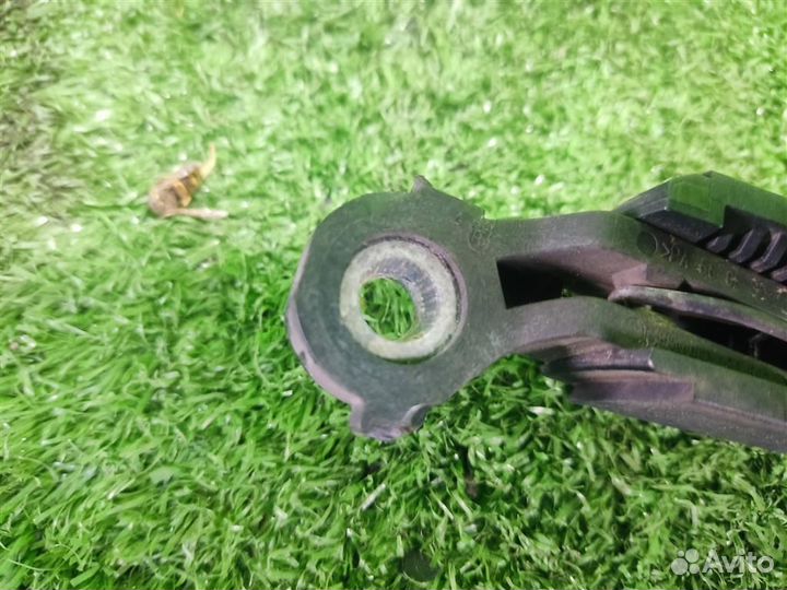 Поводок стеклоочистителя задний volkswagen Golf P