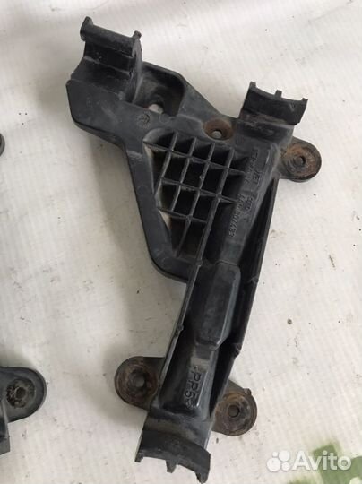 Кронштейн бампера audi 100 c4