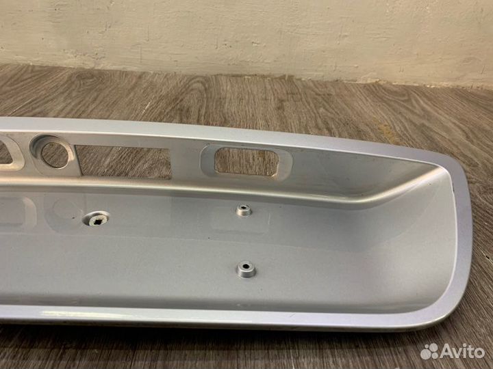 Накладка на крышку багажника задняя Mercedes